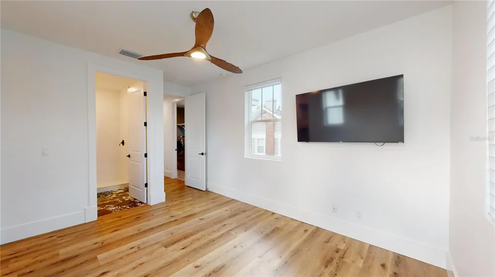 1068 19TH AVENUE St Petersburg, FL 33704