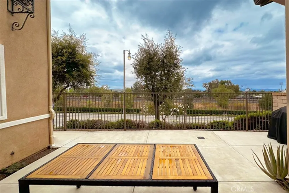 820 E Ruby Lace Azusa, CA 91702