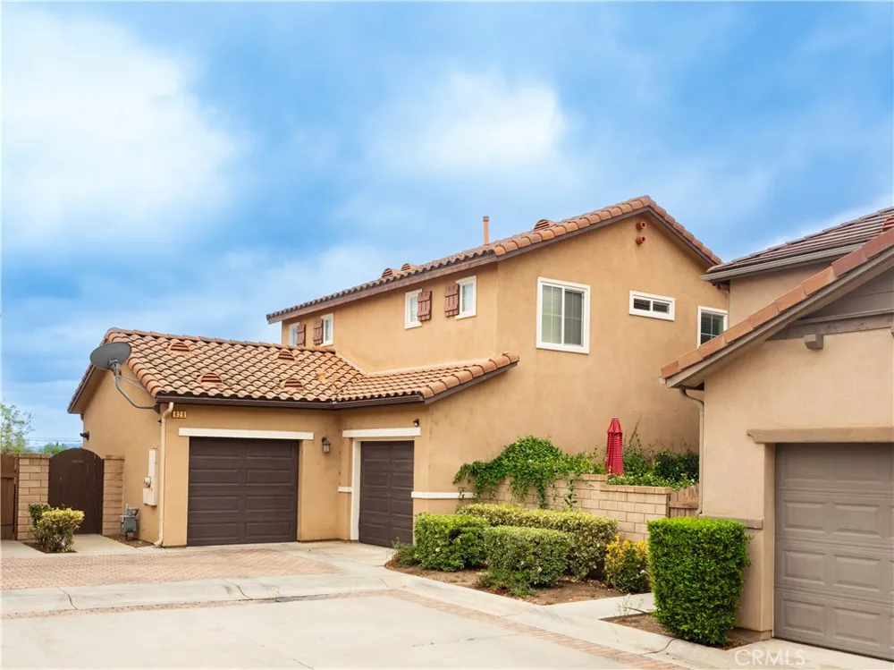 820 E Ruby Lace Azusa, CA 91702