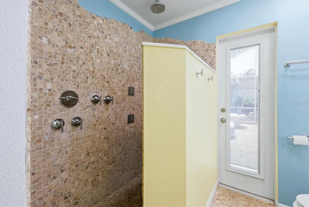 1833 OAK VIEW DRIVE Sarasota, FL 34232