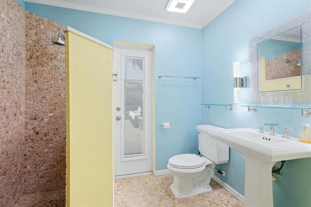 1833 OAK VIEW DRIVE Sarasota, FL 34232