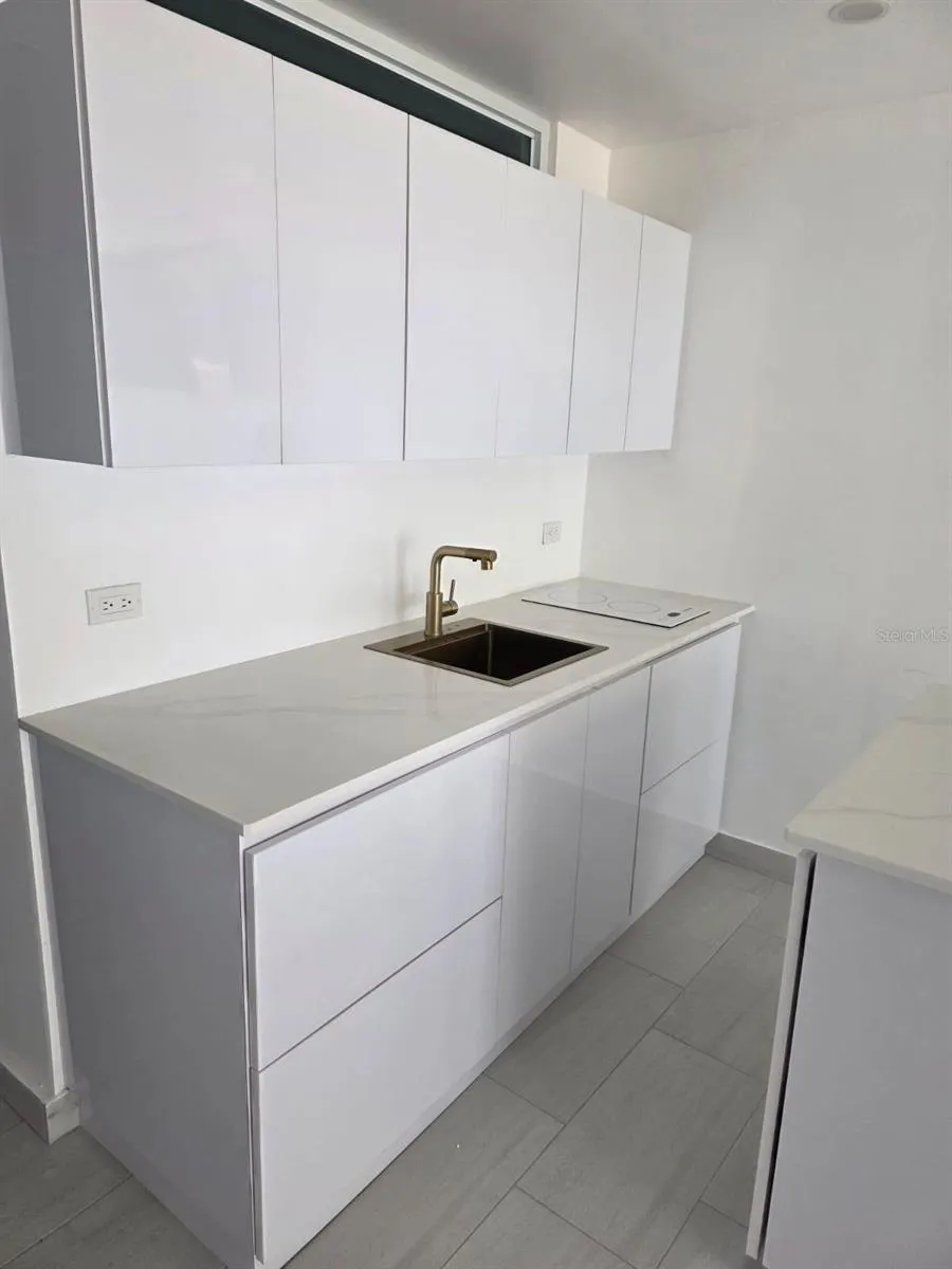 4633 AV. ISLA VERDE #105 Carolina, PR 00979