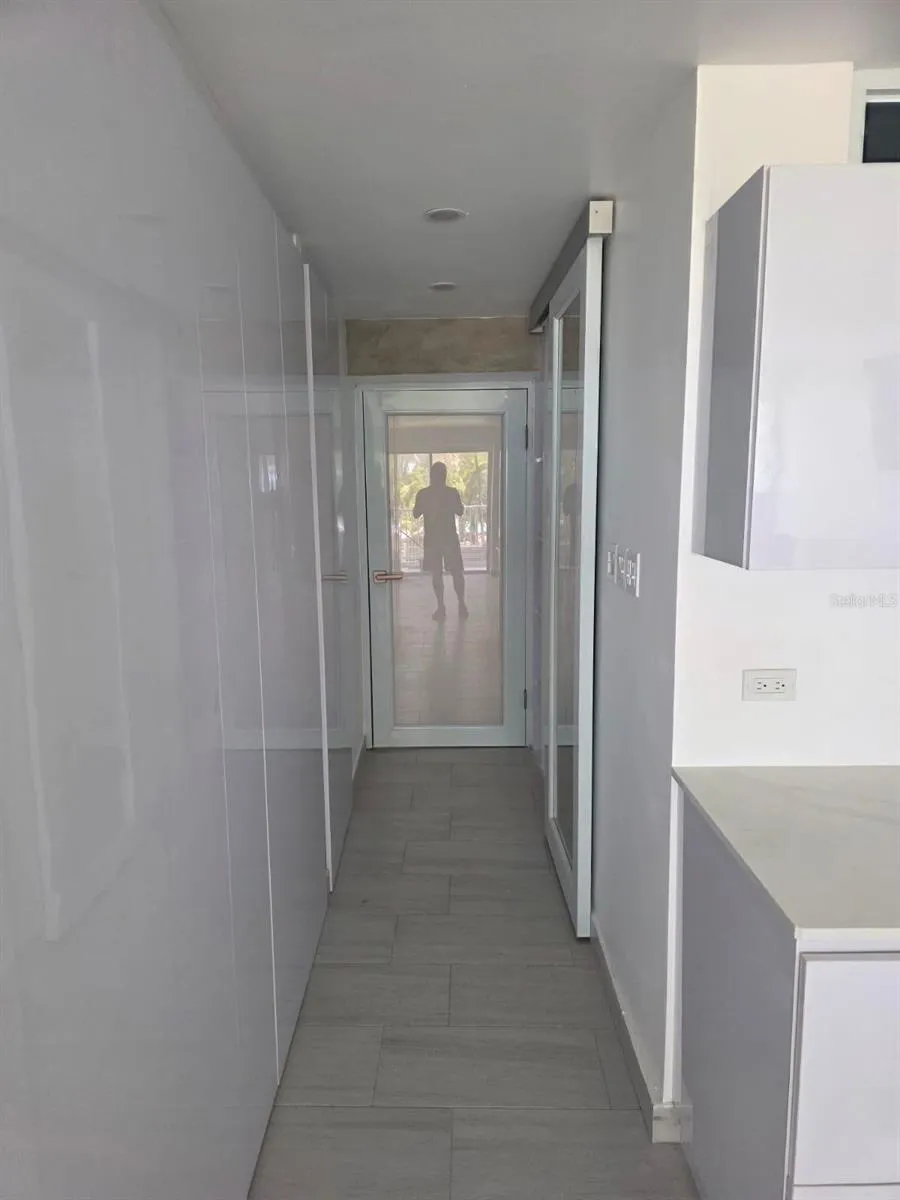 4633 AV. ISLA VERDE #105 Carolina, PR 00979
