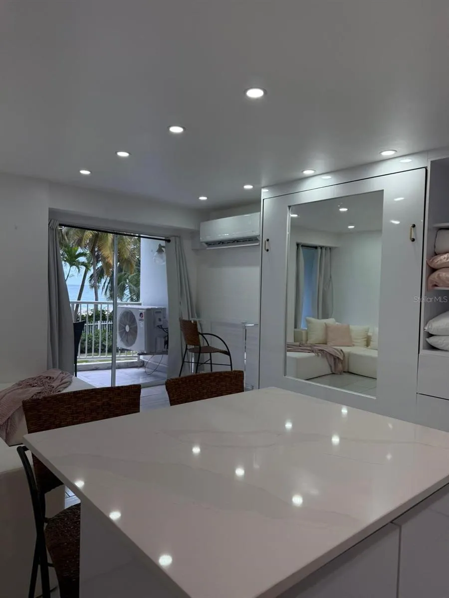 4633 AV. ISLA VERDE #105 Carolina, PR 00979