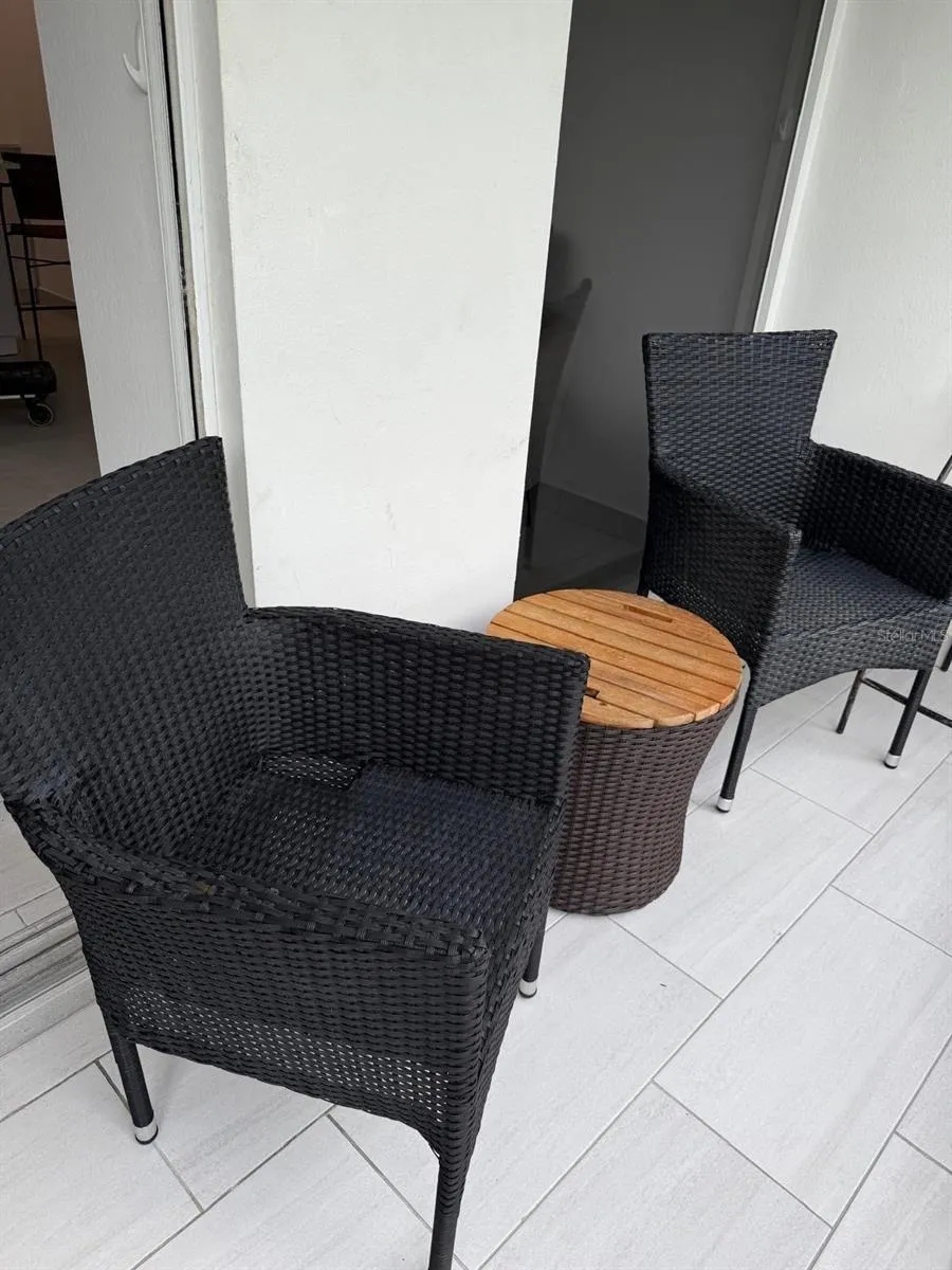 4633 AV. ISLA VERDE #105 Carolina, PR 00979