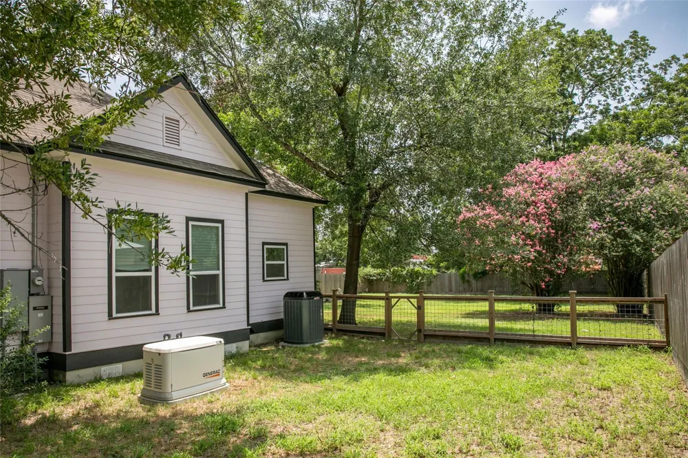 637 Washington Street La Grange, TX 78945