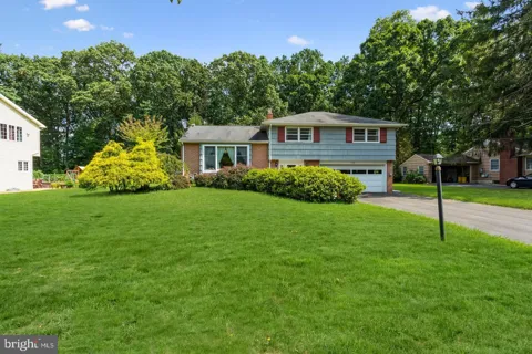 318 OAK LANE