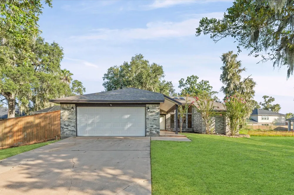 339 Freeman Boulevard West Columbia, TX 77486