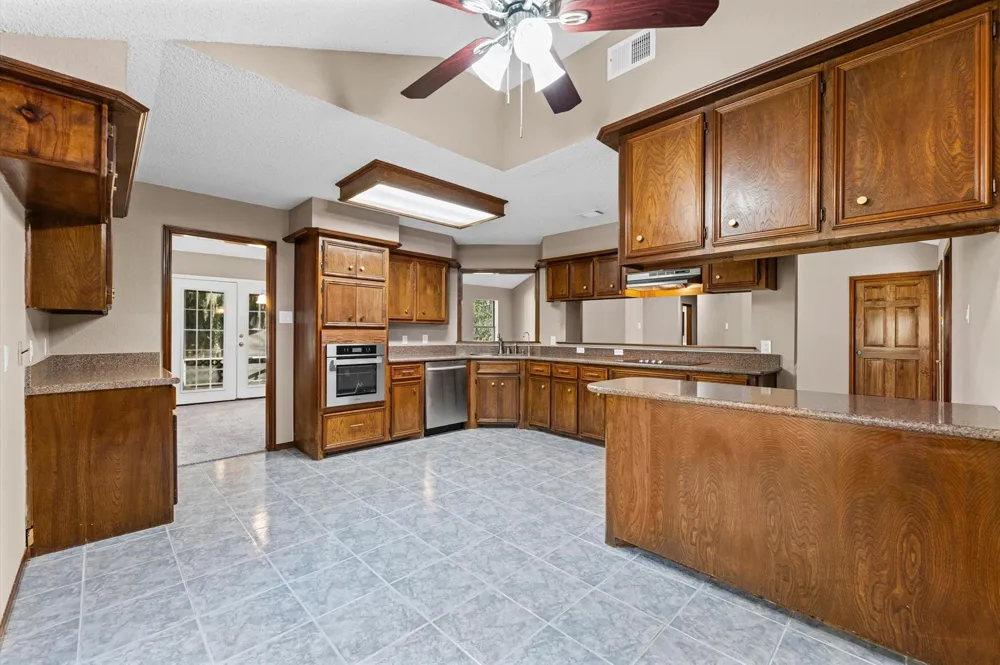 339 Freeman Boulevard West Columbia, TX 77486