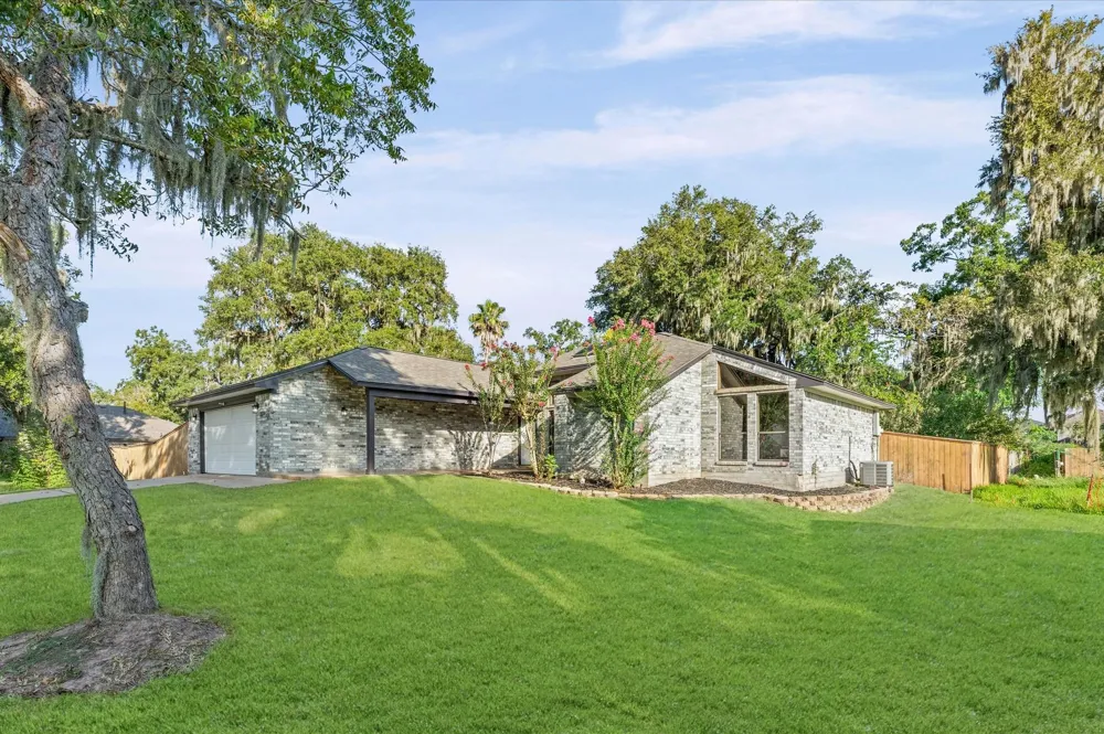 339 Freeman Boulevard West Columbia, TX 77486