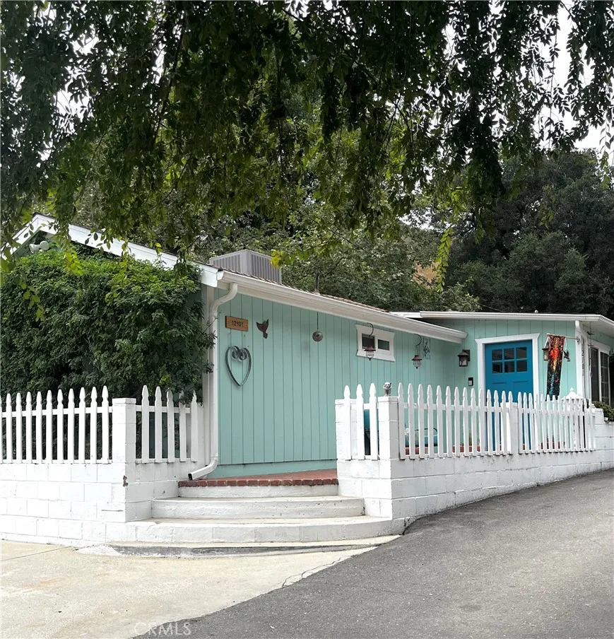 12101 Spring Trail Sylmar, CA 91342