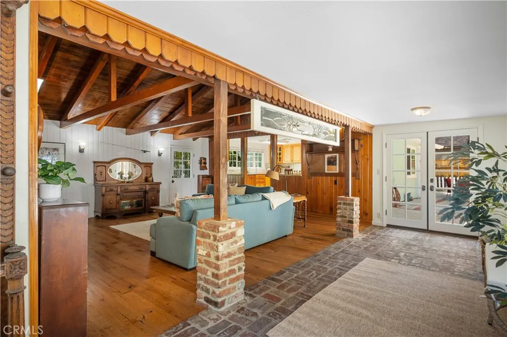 12101 Spring Trail Sylmar, CA 91342