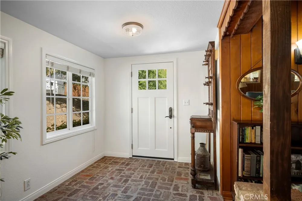 12101 Spring Trail Sylmar, CA 91342