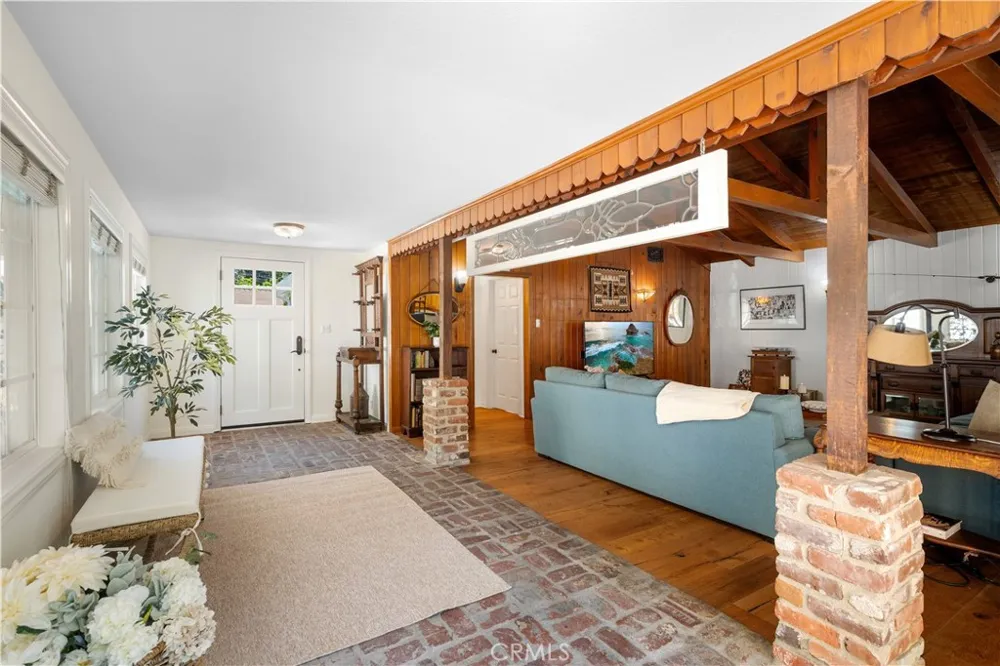 12101 Spring Trail Sylmar, CA 91342