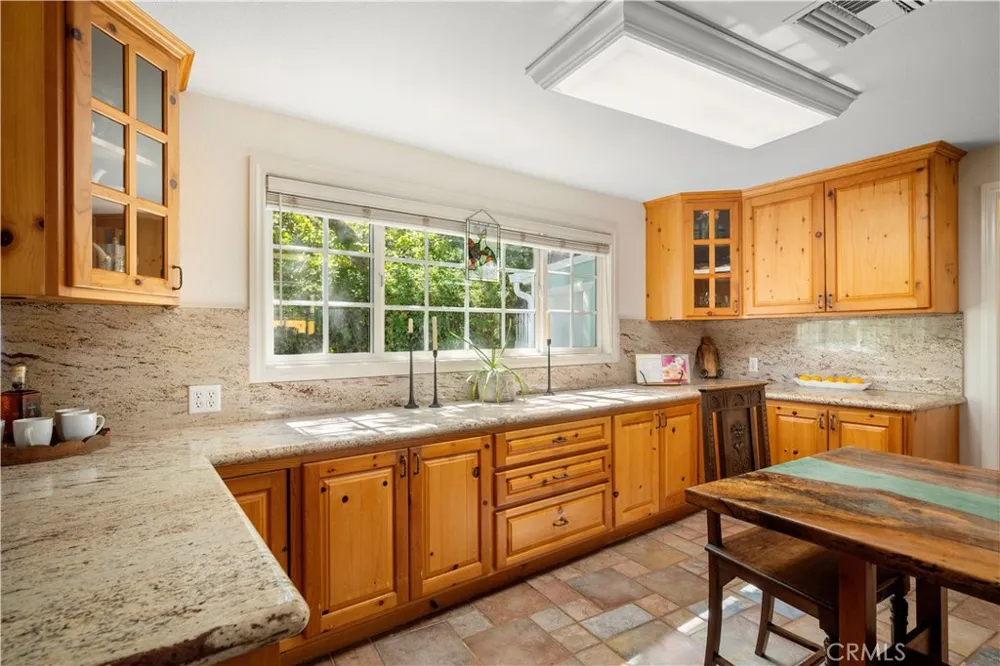 12101 Spring Trail Sylmar, CA 91342