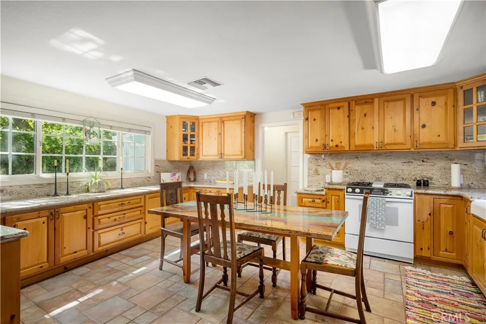 12101 Spring Trail Sylmar, CA 91342
