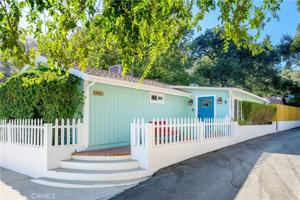 12101 Spring Trail Sylmar, CA 91342