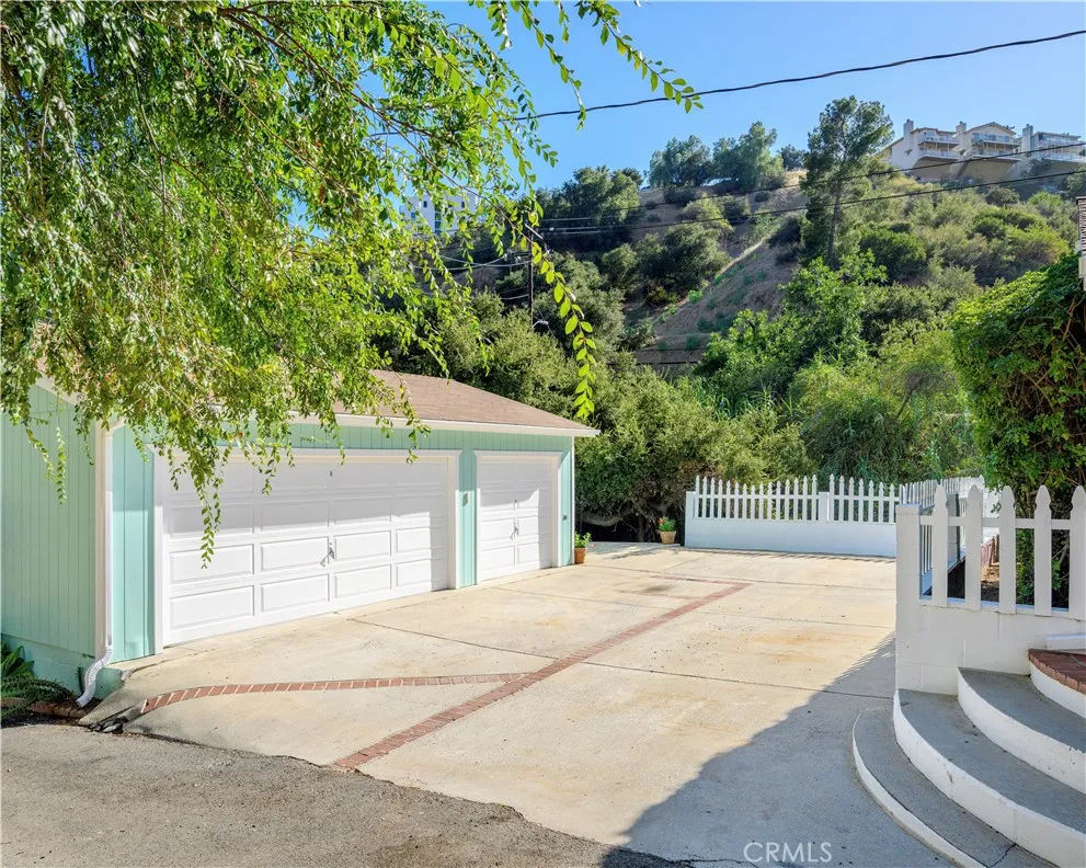 12101 Spring Trail Sylmar, CA 91342