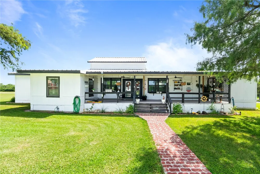 200 Baggs Trail Mathis, TX 78368