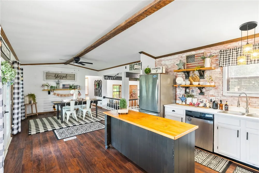 200 Baggs Trail Mathis, TX 78368