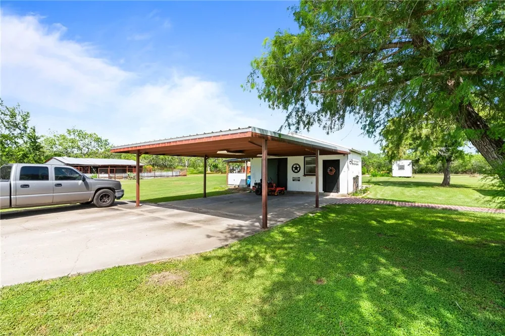 200 Baggs Trail Mathis, TX 78368