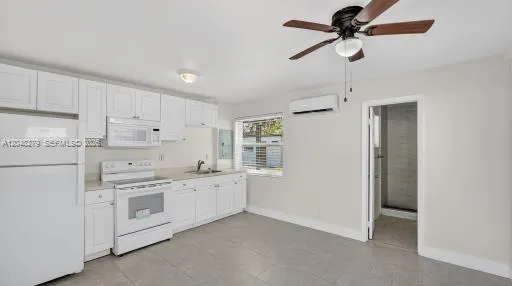 1010 NE 138th St North Miami, FL 33161