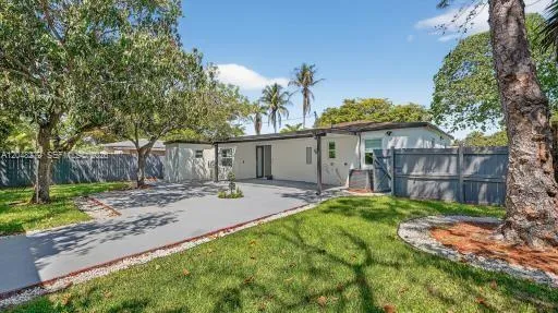 1010 NE 138th St North Miami, FL 33161