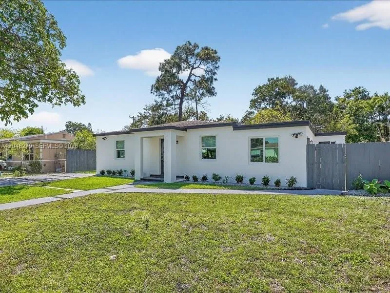 1010 NE 138th St North Miami, FL 33161