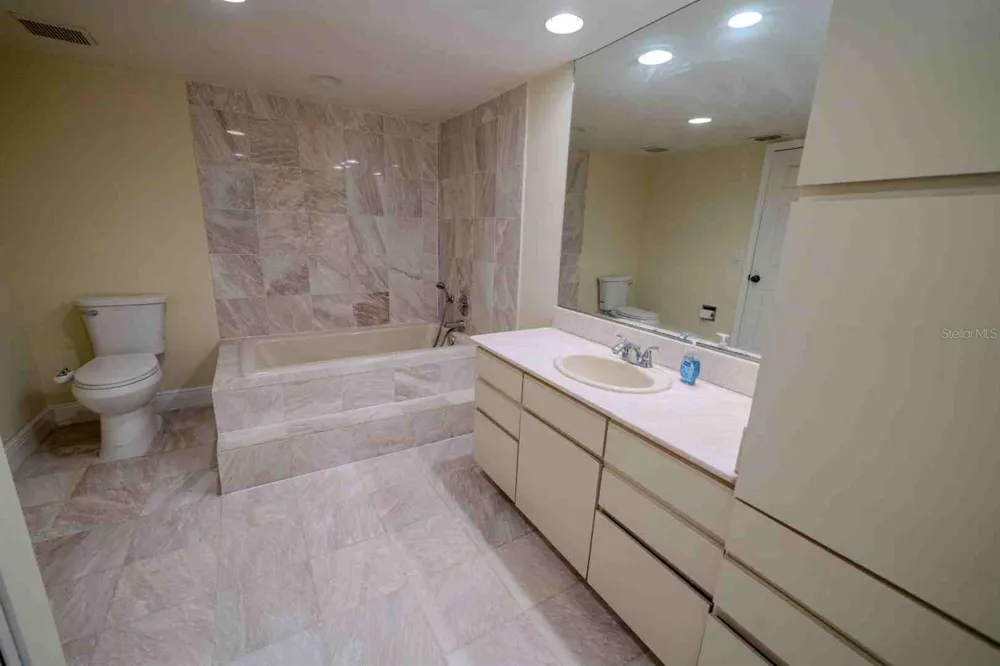 225 COUNTRY CLUB DRIVE #D142 Largo, FL 33771