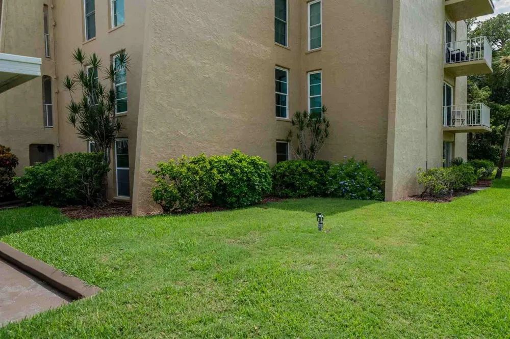 225 COUNTRY CLUB DRIVE #D142 Largo, FL 33771
