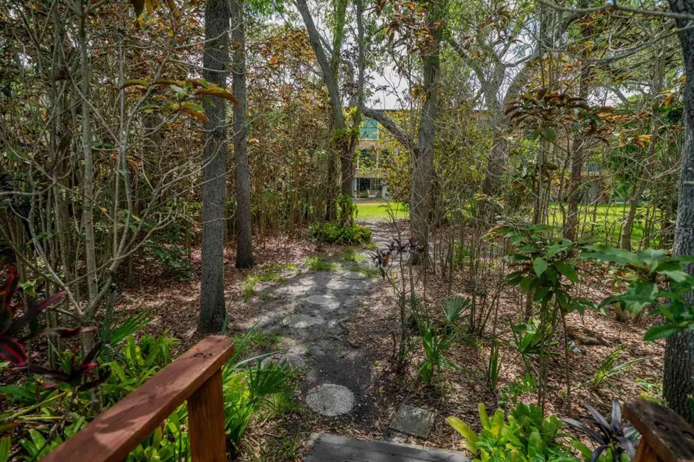 225 COUNTRY CLUB DRIVE #D142 Largo, FL 33771
