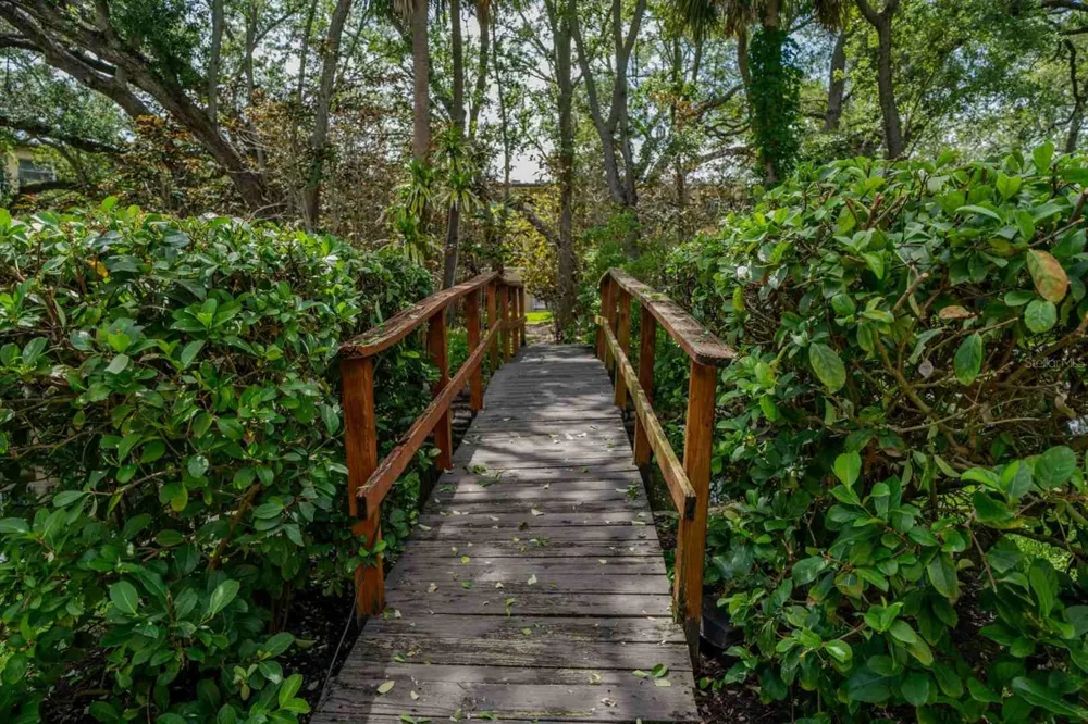 225 COUNTRY CLUB DRIVE #D142 Largo, FL 33771