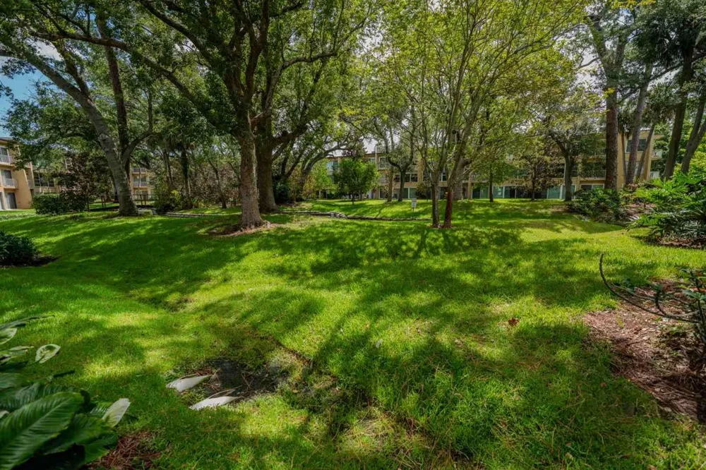 225 COUNTRY CLUB DRIVE #D142 Largo, FL 33771