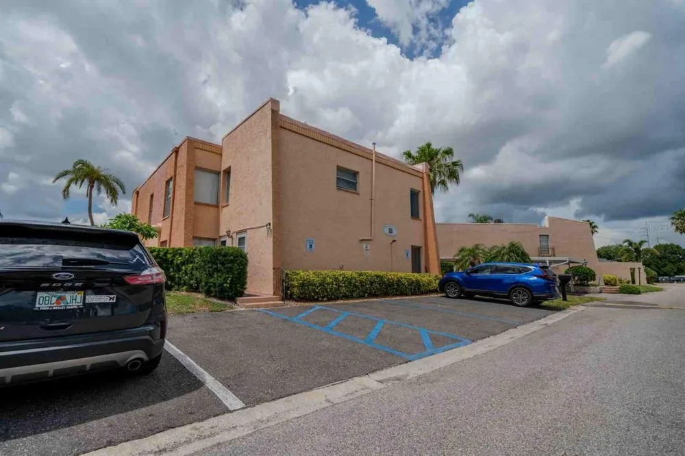 225 COUNTRY CLUB DRIVE #D142 Largo, FL 33771