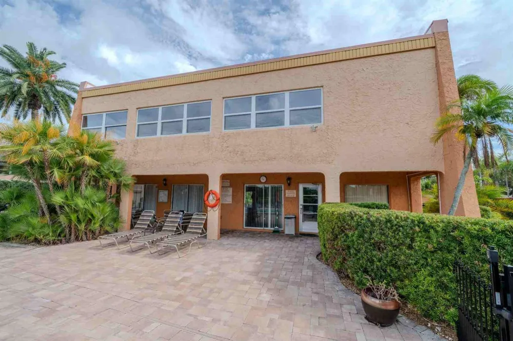 225 COUNTRY CLUB DRIVE #D142 Largo, FL 33771