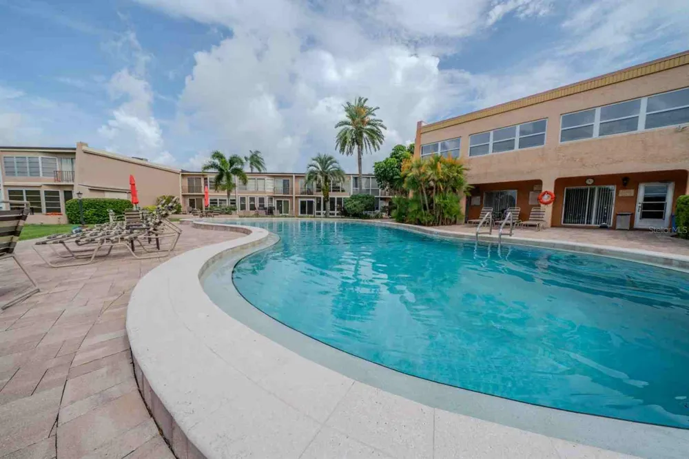 225 COUNTRY CLUB DRIVE #D142 Largo, FL 33771