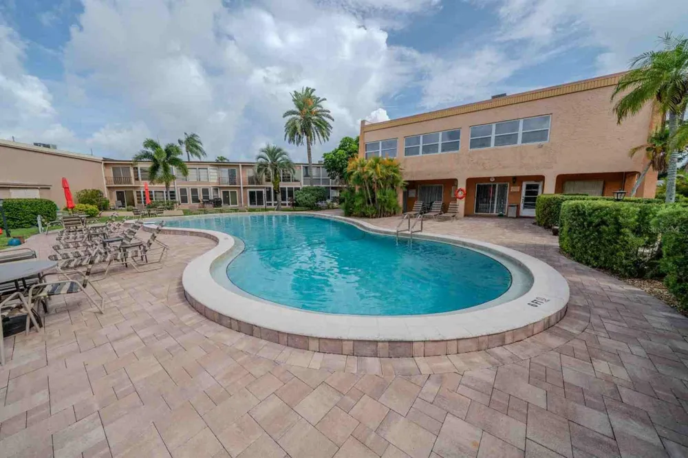 225 COUNTRY CLUB DRIVE #D142 Largo, FL 33771