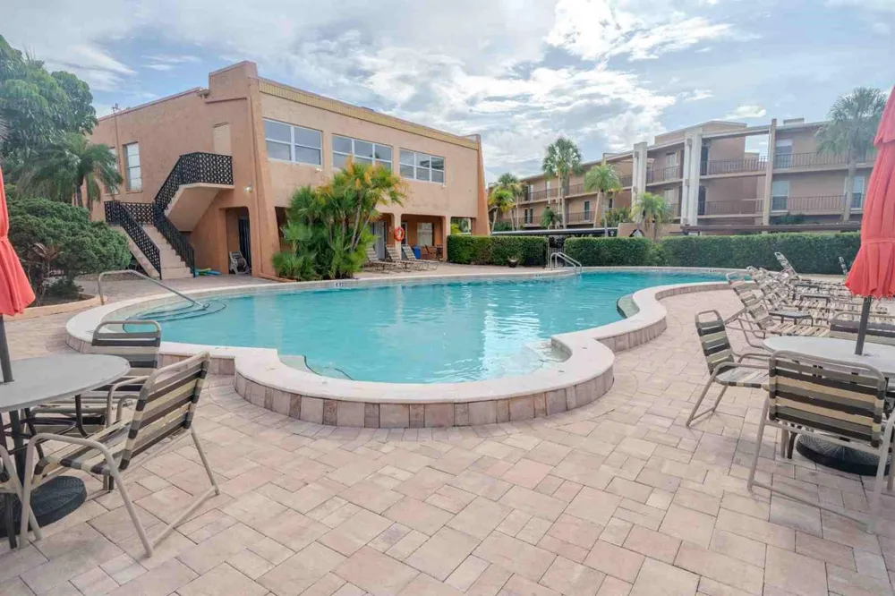 225 COUNTRY CLUB DRIVE #D142 Largo, FL 33771