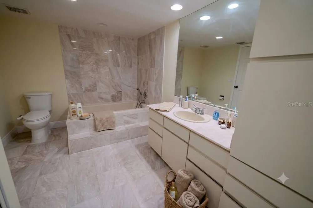 225 COUNTRY CLUB DRIVE #D142 Largo, FL 33771