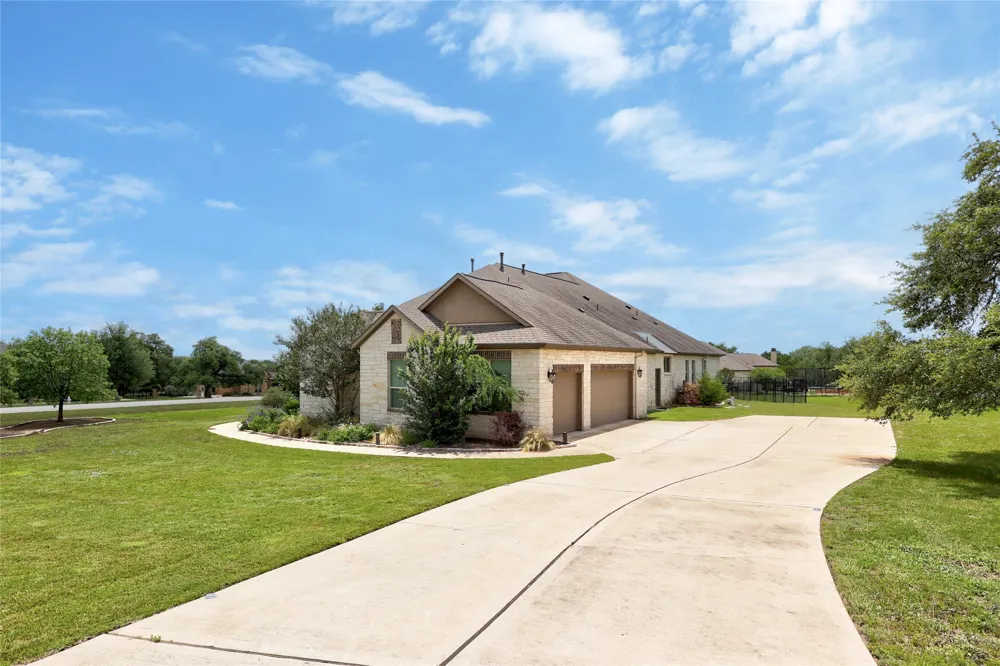 900 Hawthorne Loop Driftwood, TX 78619
