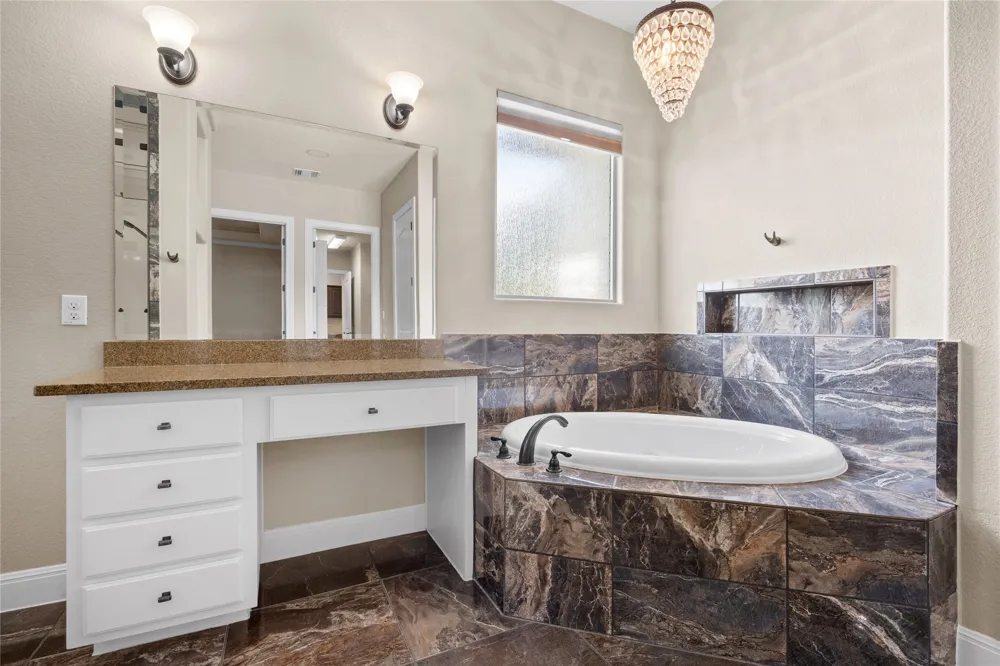 900 Hawthorne Loop Driftwood, TX 78619