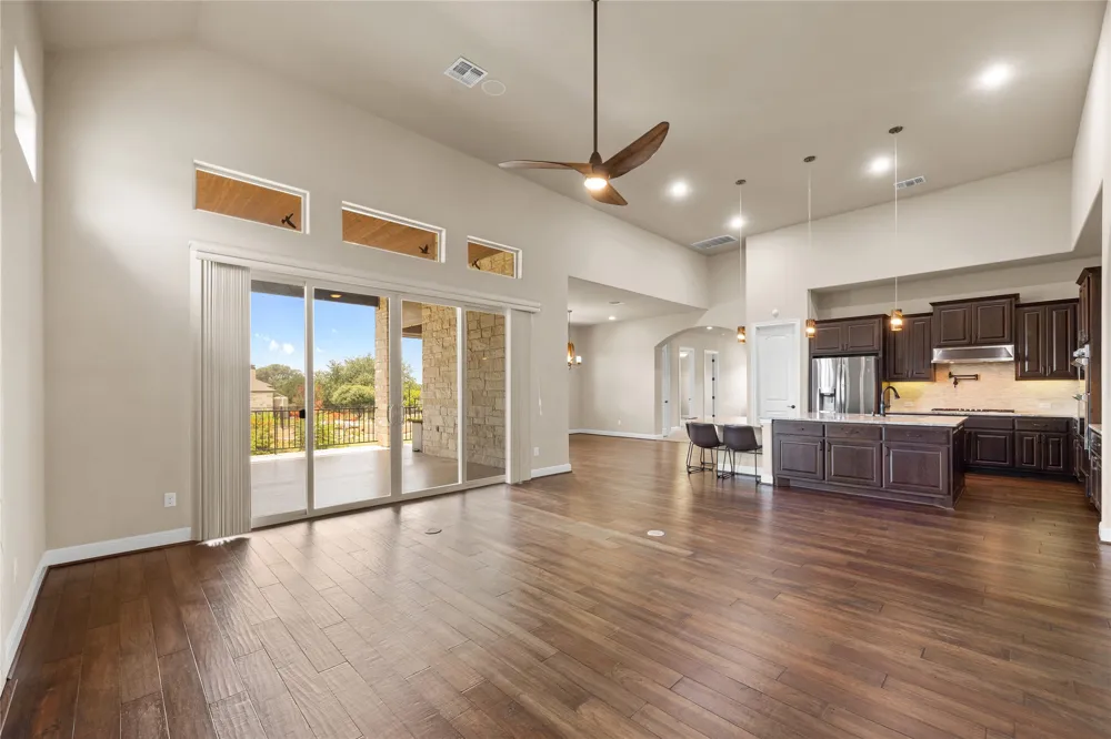 900 Hawthorne Loop Driftwood, TX 78619