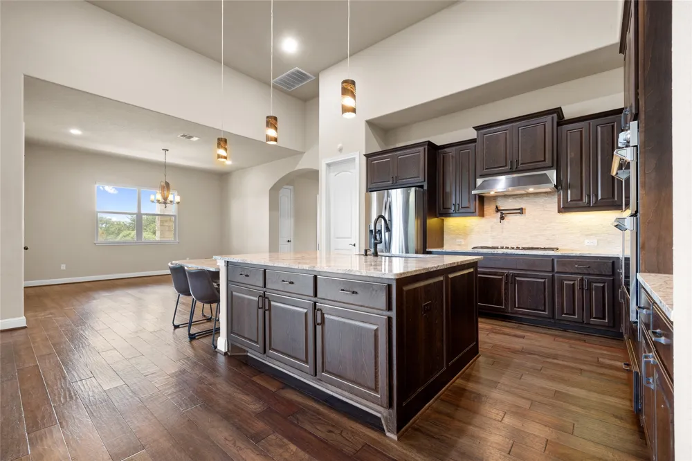 900 Hawthorne Loop Driftwood, TX 78619