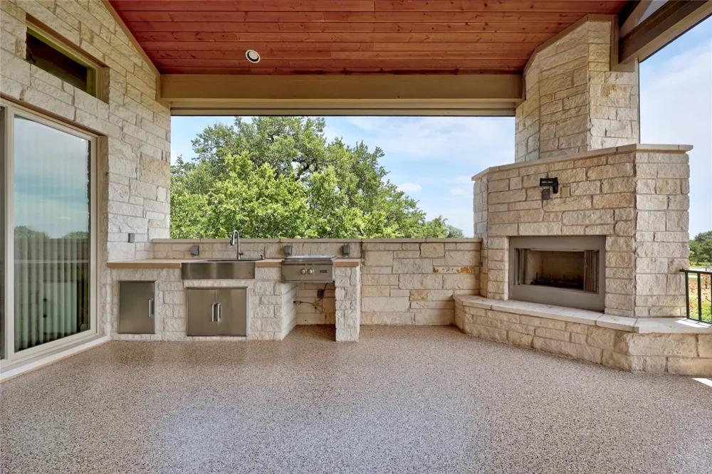900 Hawthorne Loop Driftwood, TX 78619