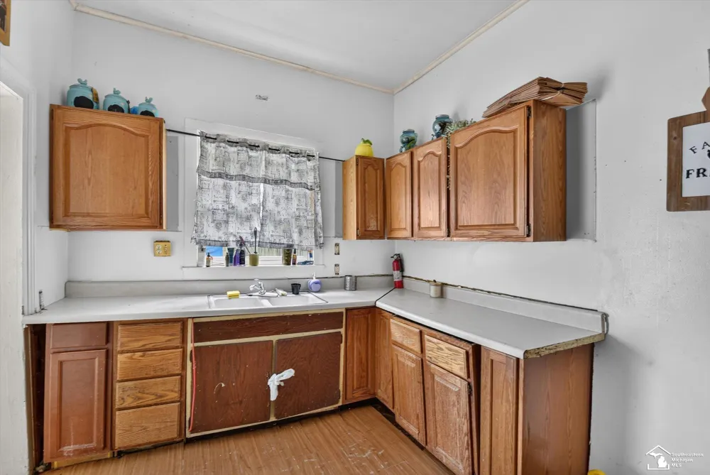 503 Dennis Street Adrian City, MI 49221