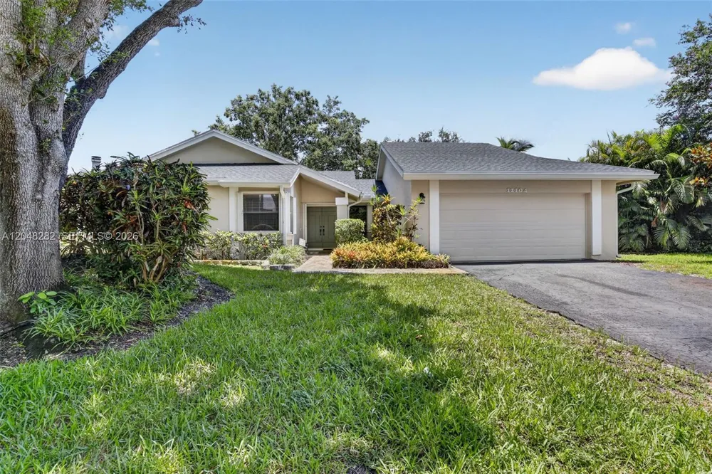 12104 Landing Way Cooper City, FL 33026