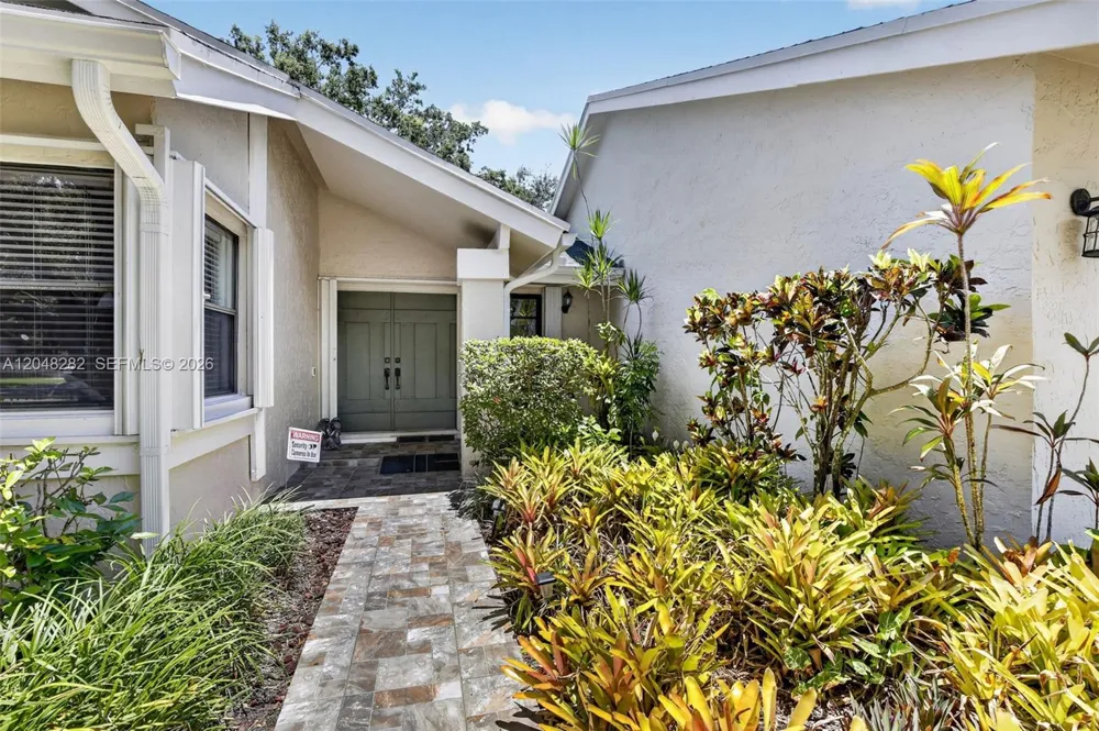 12104 Landing Way Cooper City, FL 33026