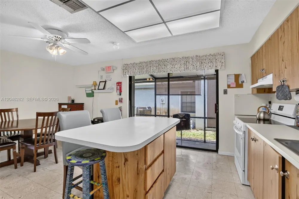 12104 Landing Way Cooper City, FL 33026
