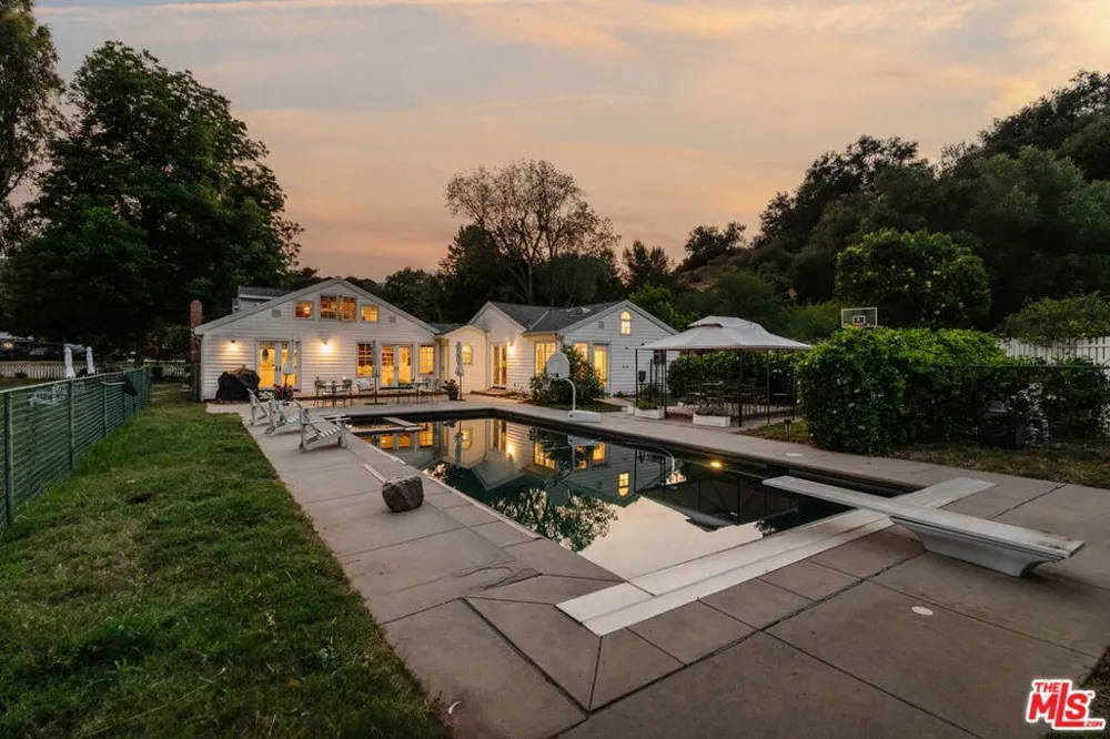 1520 Bonnell Drive Topanga, CA 90290