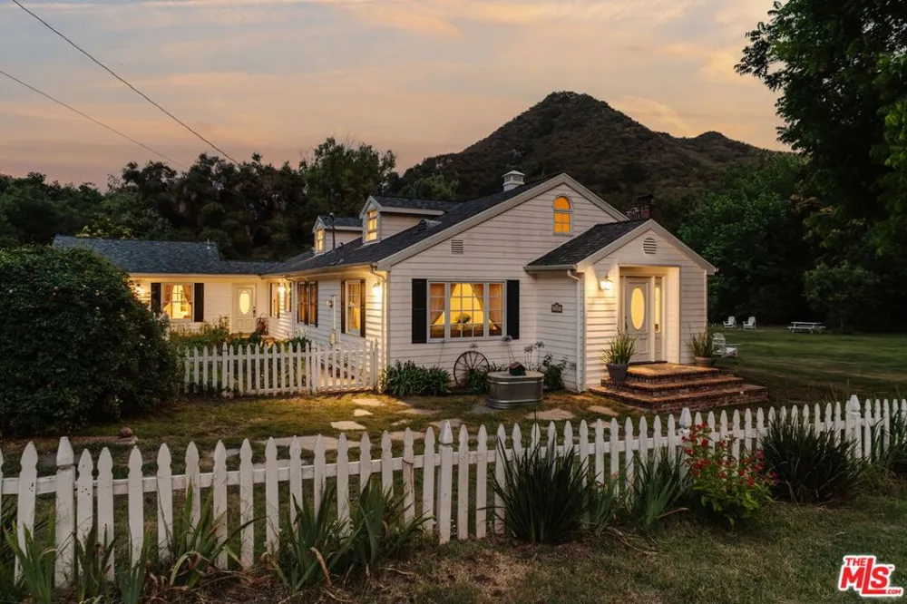 1520 Bonnell Drive Topanga, CA 90290